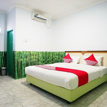 OYO 754 Nur Aziziah Guest House Syariah Balikpapan  Bagian luar foto