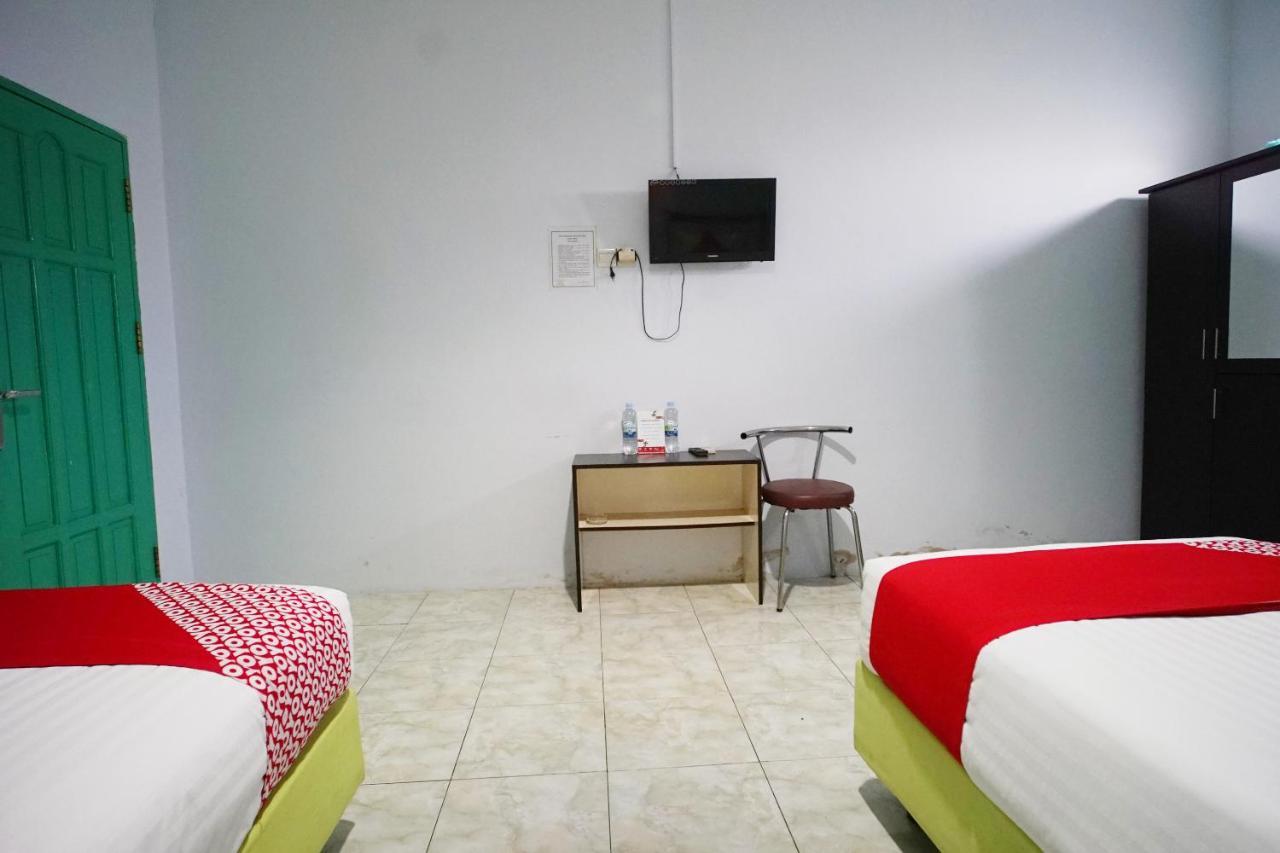 OYO 754 Nur Aziziah Guest House Syariah Balikpapan  Bagian luar foto