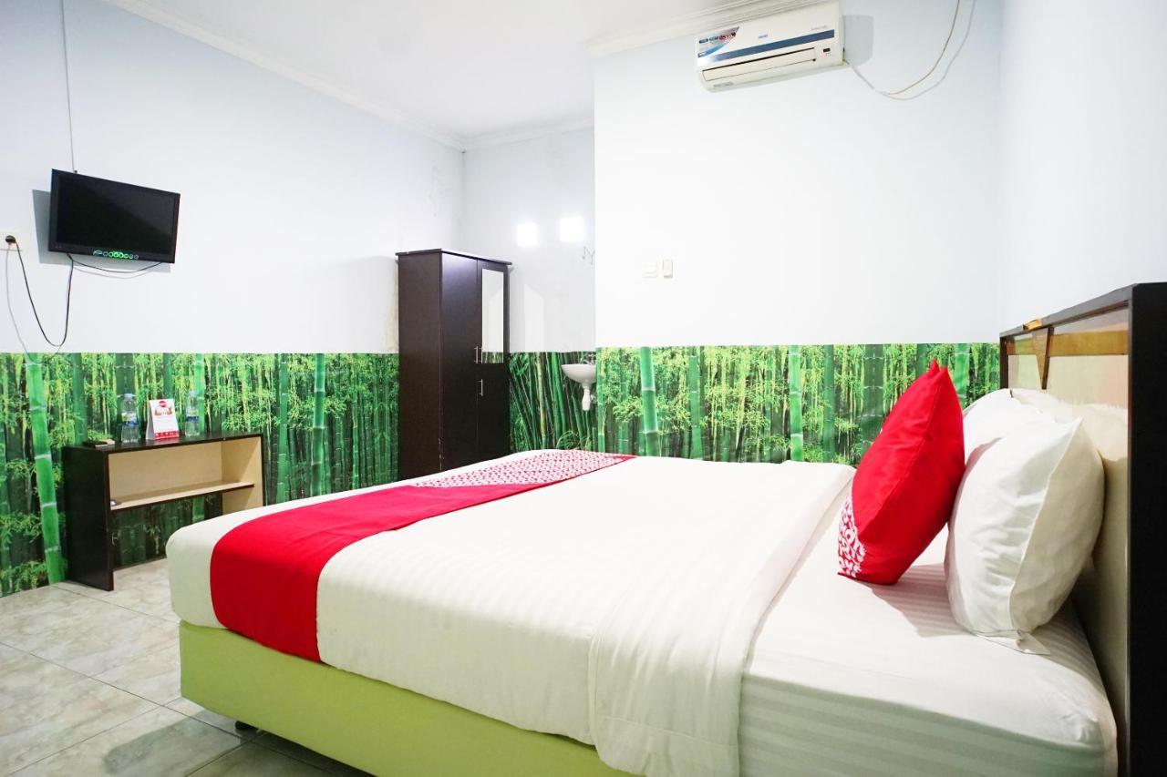 OYO 754 Nur Aziziah Guest House Syariah Balikpapan  Bagian luar foto