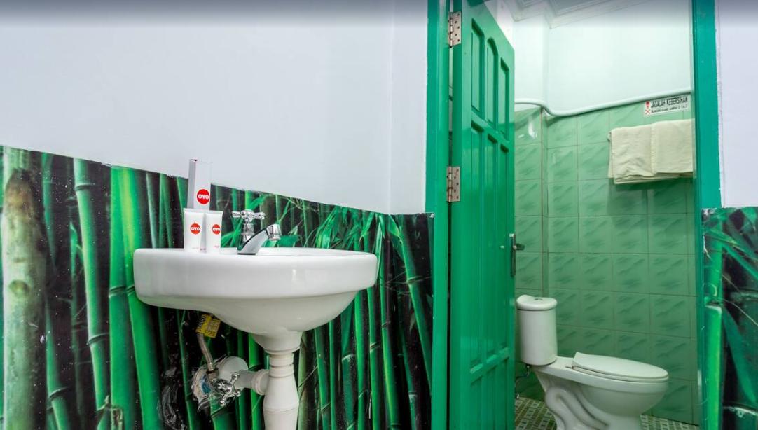 OYO 754 Nur Aziziah Guest House Syariah Balikpapan  Bagian luar foto
