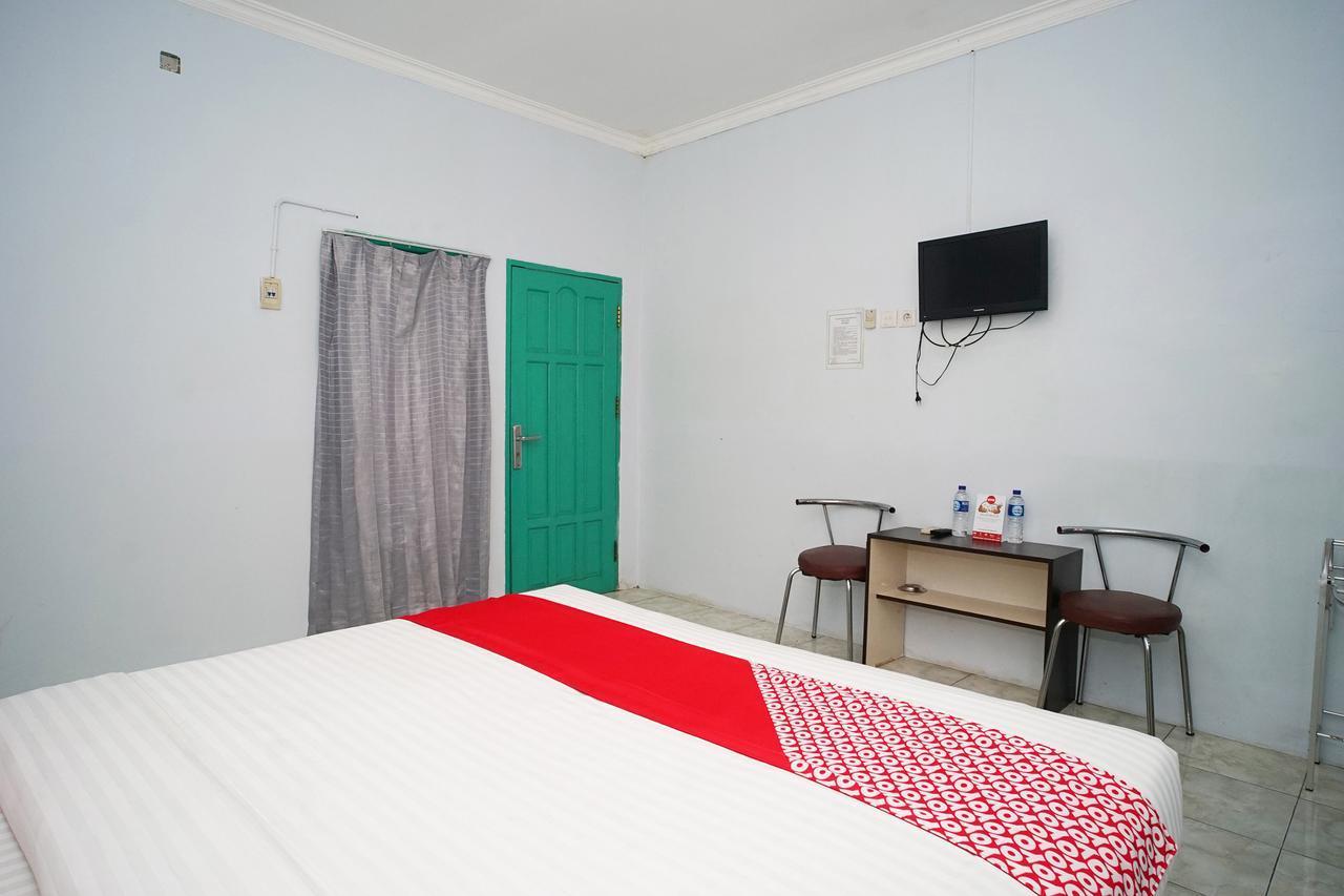OYO 754 Nur Aziziah Guest House Syariah Balikpapan  Bagian luar foto
