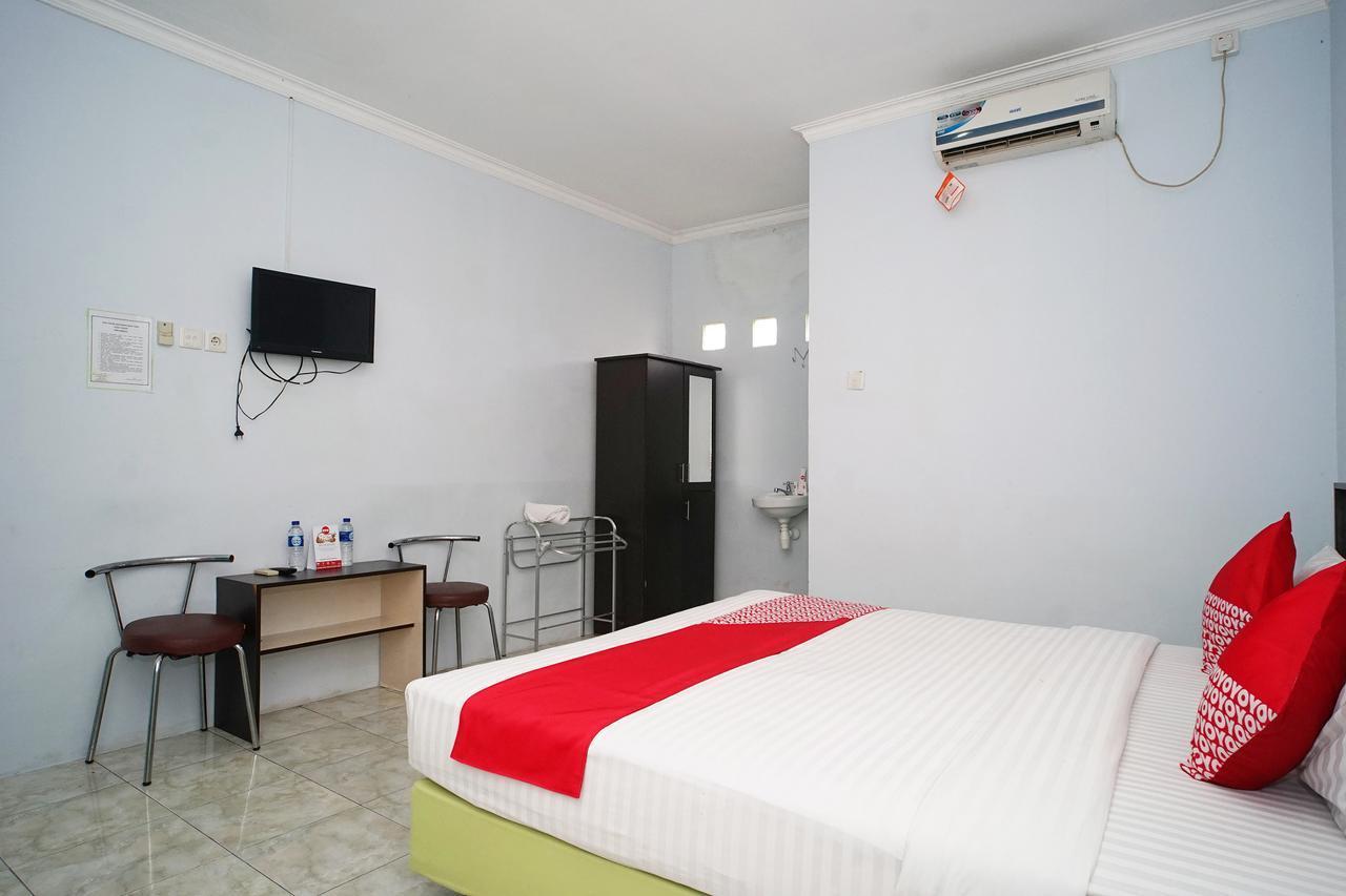 OYO 754 Nur Aziziah Guest House Syariah Balikpapan  Bagian luar foto