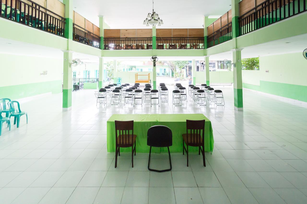 OYO 754 Nur Aziziah Guest House Syariah Balikpapan  Bagian luar foto