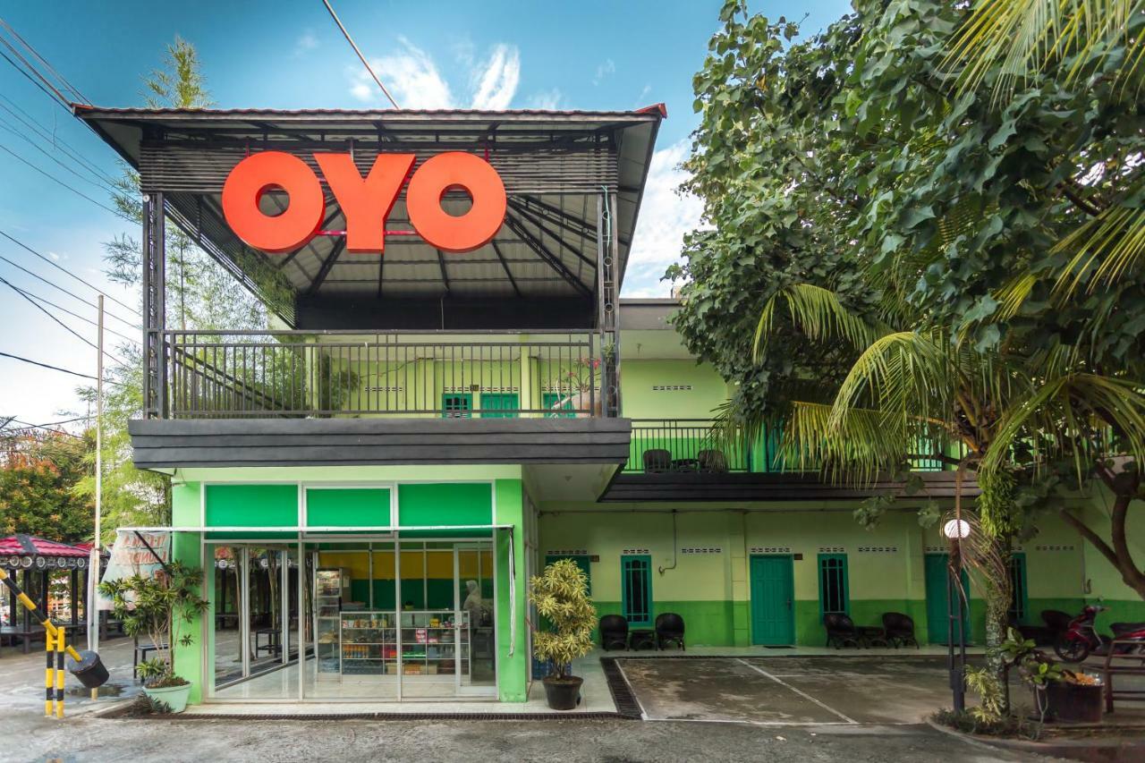 OYO 754 Nur Aziziah Guest House Syariah Balikpapan  Bagian luar foto