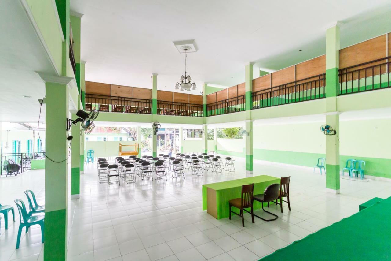 OYO 754 Nur Aziziah Guest House Syariah Balikpapan  Bagian luar foto
