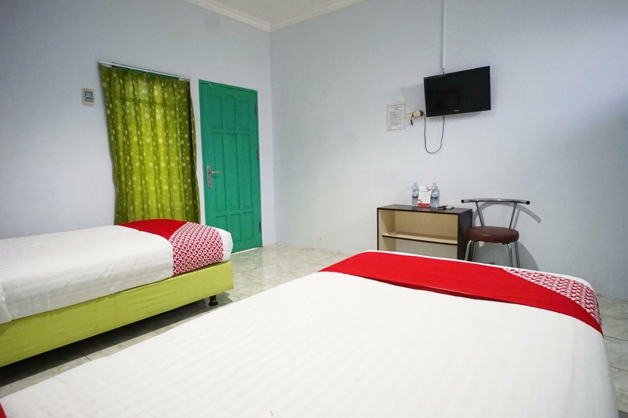 OYO 754 Nur Aziziah Guest House Syariah Balikpapan  Bagian luar foto