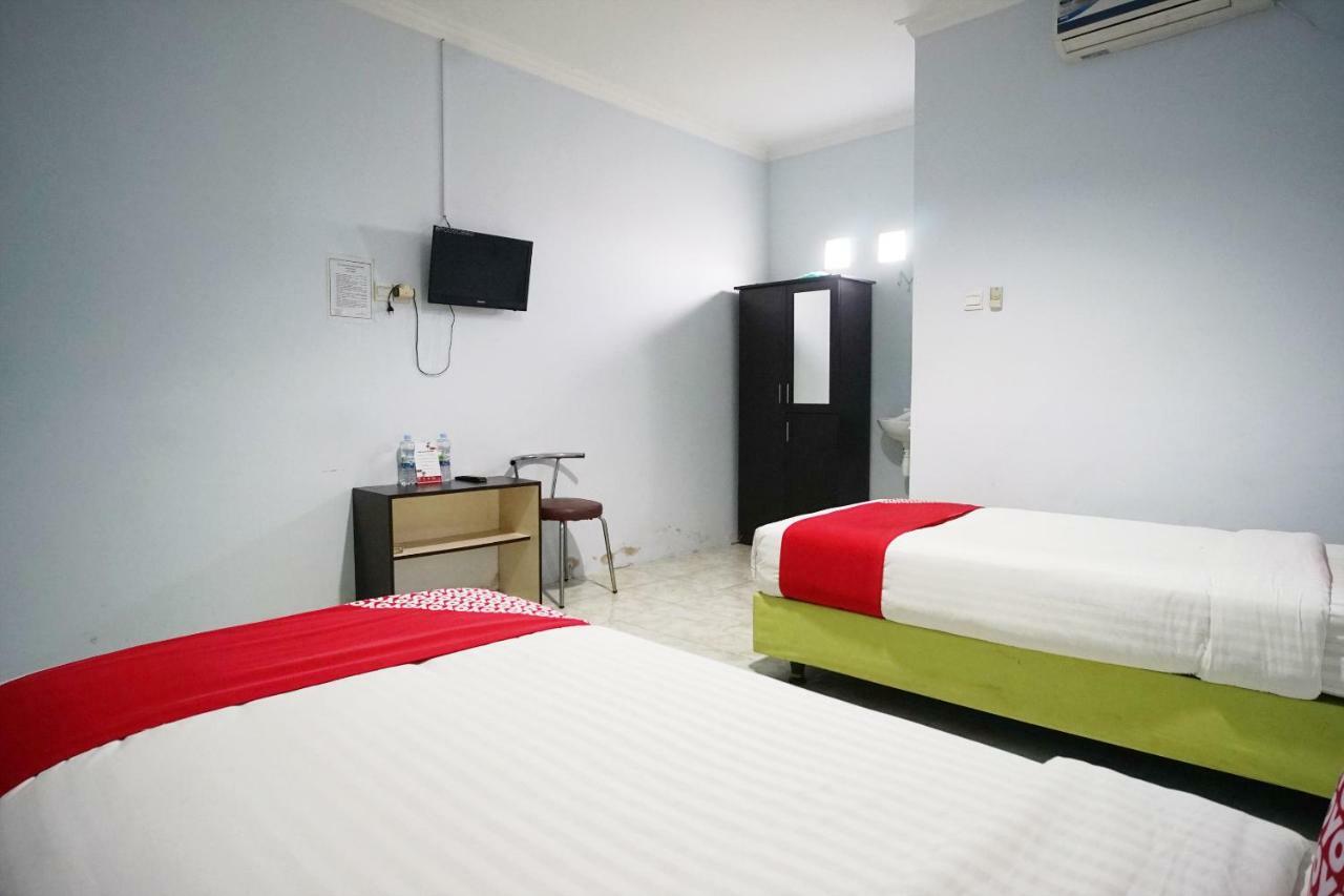 OYO 754 Nur Aziziah Guest House Syariah Balikpapan  Bagian luar foto