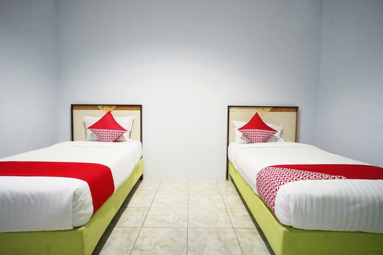 OYO 754 Nur Aziziah Guest House Syariah Balikpapan  Bagian luar foto