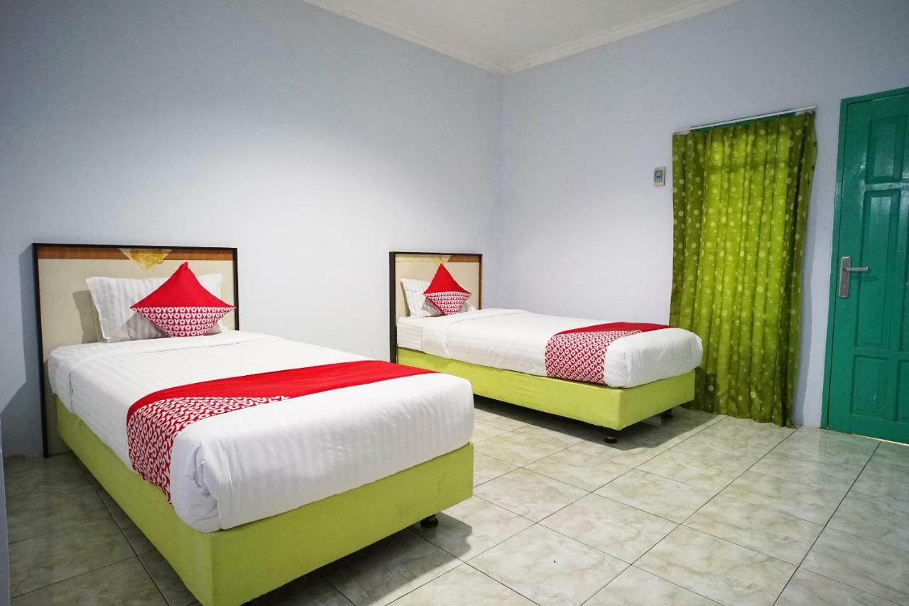OYO 754 Nur Aziziah Guest House Syariah Balikpapan  Bagian luar foto