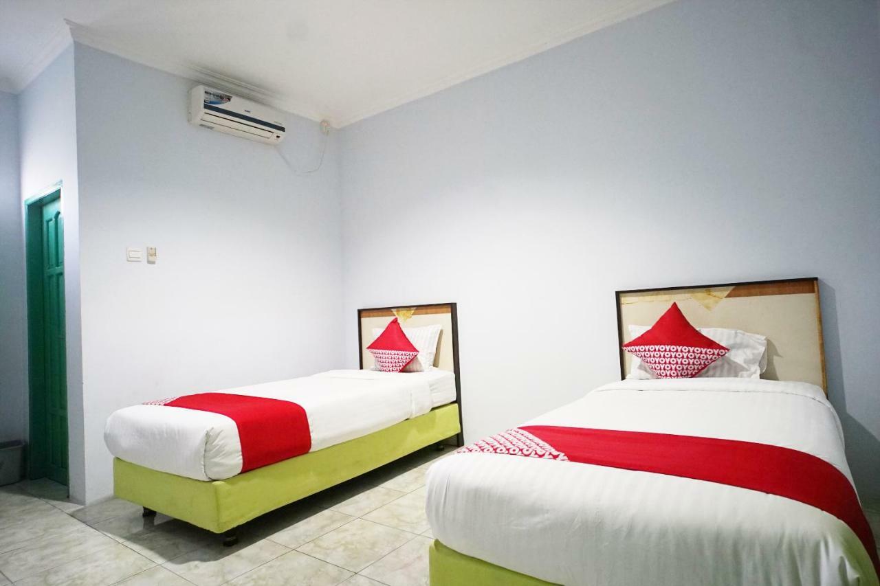 OYO 754 Nur Aziziah Guest House Syariah Balikpapan  Bagian luar foto